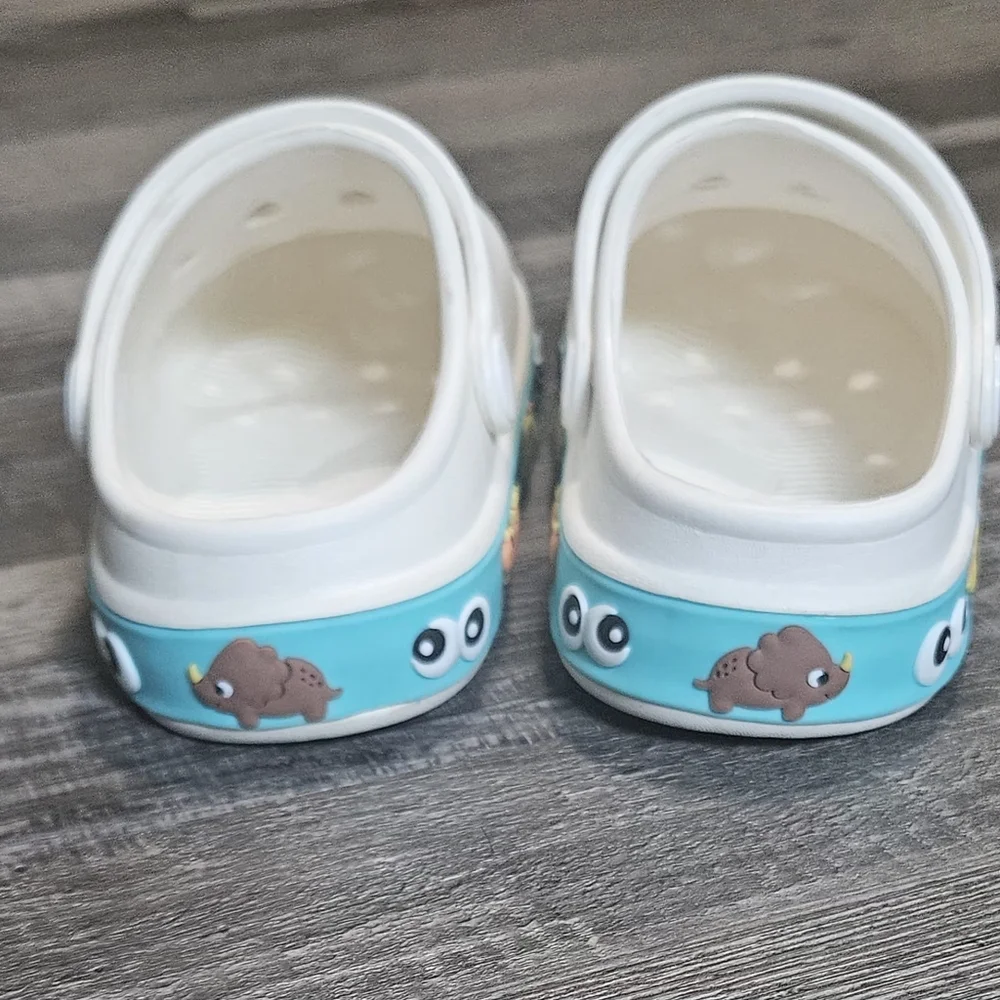 🩷Kids Dinosaurs Clogs‎ Size 2❤️